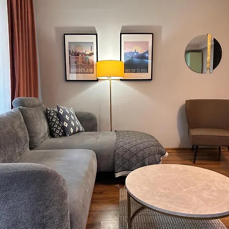 Momoapart - Slowianski Skwer * Βρότσλαβ