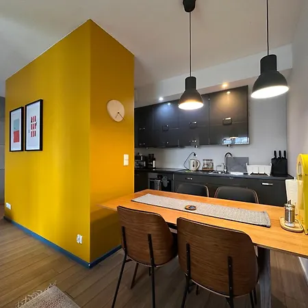 Momoapart - Slowianski Skwer *