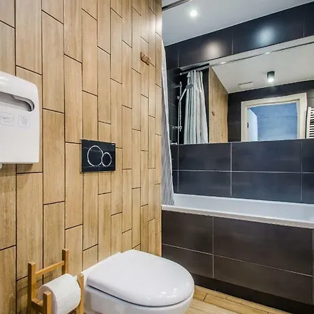 Momoapart - Slowianski Skwer *